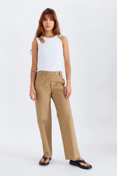  women's wide leg low-waist chino pants in khaki