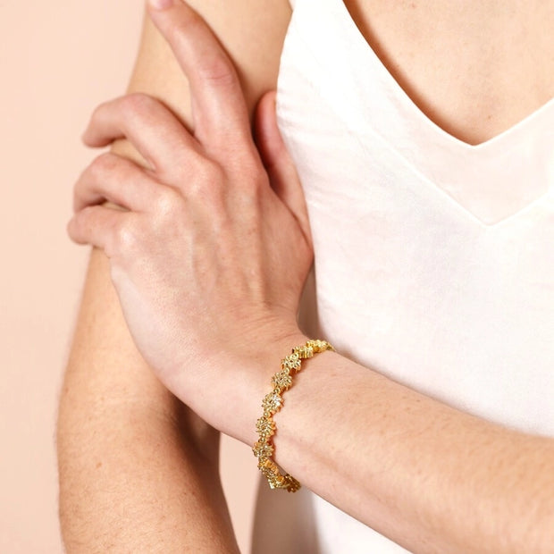 B062 Flower Beaded Bracelet in Gold