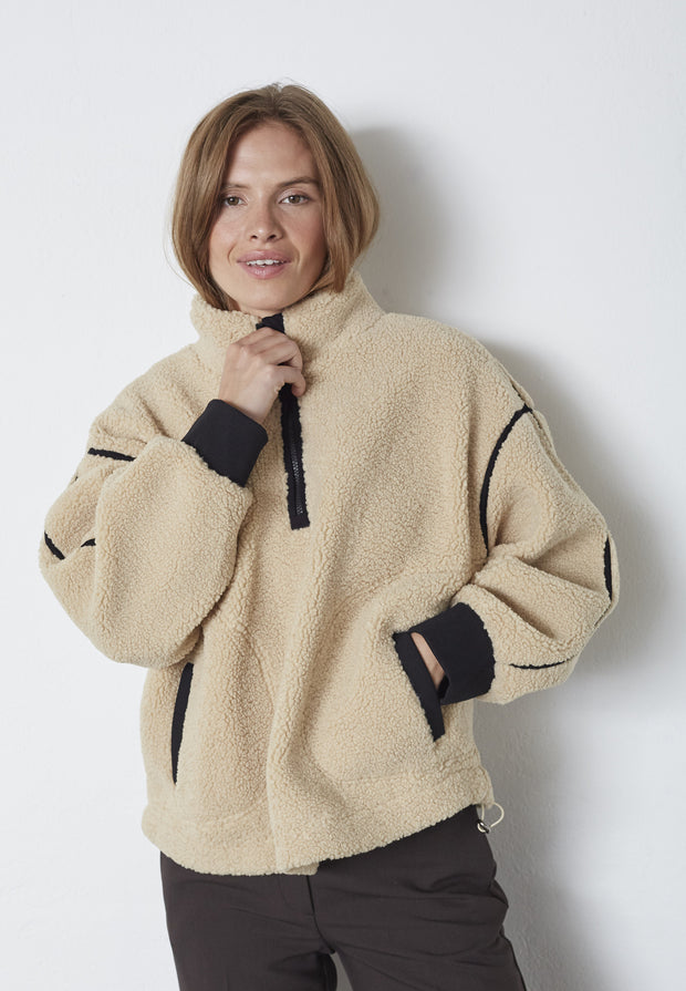MadinCC Fleece Anorak in sand with black accents