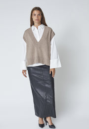 model wearing MajaCC V-Knit Vest in Latte
