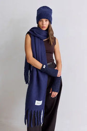 model wearing Reykjavik Handwarmers - Midnight Navy