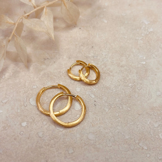 E093 Brushed Gold Minimal Hoops, 15mm