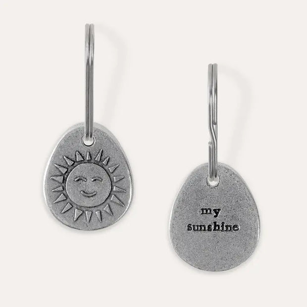 This keyring holds a teardrop shaped token featuring a smiling sun and has the phrase "my sunshine" stamped on the back.. Kutuu 