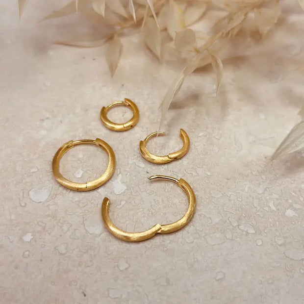 E094 Brushed Gold Minimal Hoops, 9mm