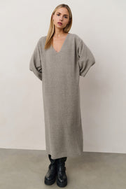 model wearing Knitted V-neck dress with short sleeves in brownish grey 