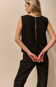Sleeveless top with bow details on the back