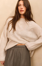 Soft cable knit sweater with round neck and long sleeves