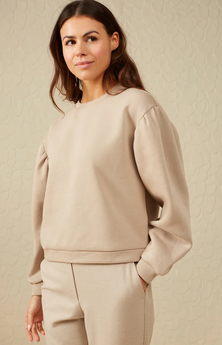 Sweatshirt with a round neck and long puff sleeves. 