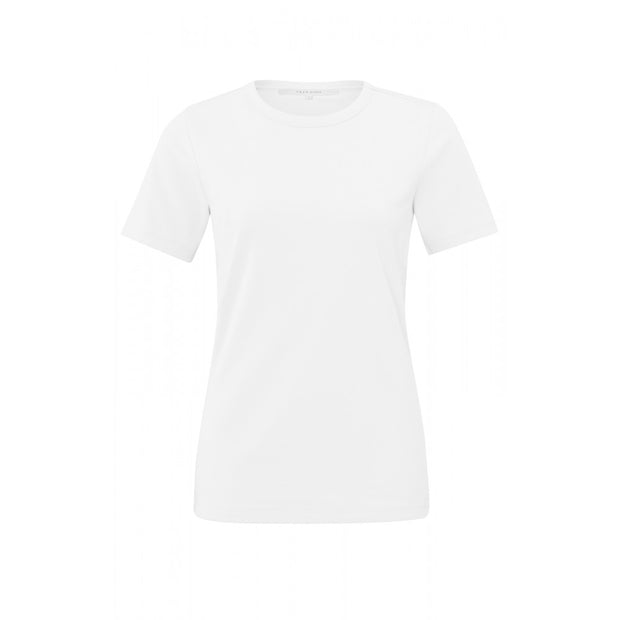 classic white T-shirt is an essential in your wardrobe. It is cut in a normal fit and features a crewneck and short sleeves. 