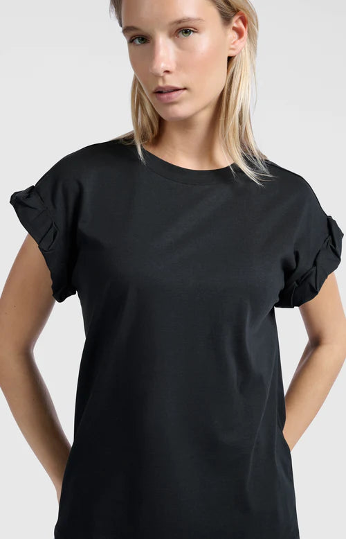 T-Shirt with Round Neck and pleated, rolled up sleeves