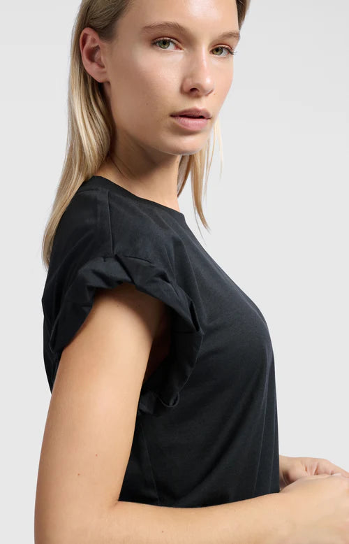 T-Shirt with Round Neck and pleated, rolled up sleeves