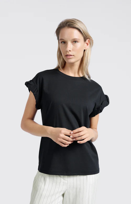 T-Shirt with Round Neck and pleated, rolled up sleeves