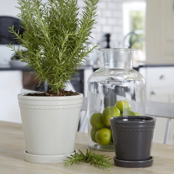 Astrid Plant Pot with Saucer (4 sizes) Linen