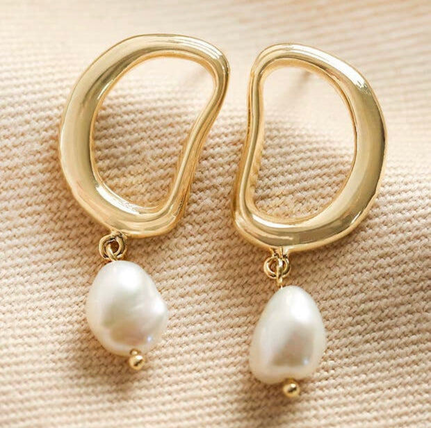 E062 Organic Circle Pearl Earrings in 14k Gold